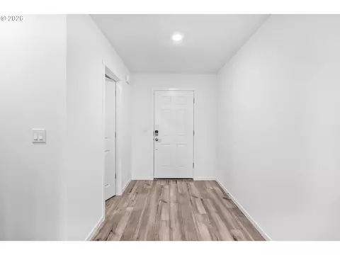 Entry Way - 5780 Bainbridge Rd, Eugene, OR 97402 photo 1 of 2