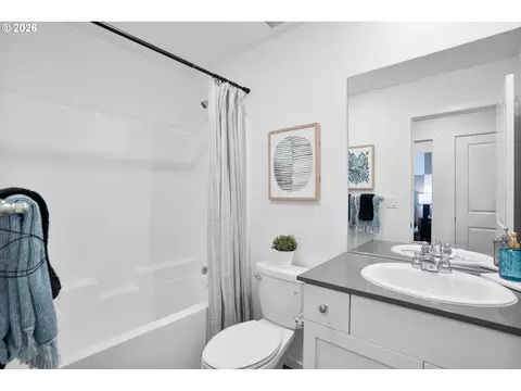 Bath - 5780 Bainbridge Rd, Eugene, OR 97402 photo 2 of 3