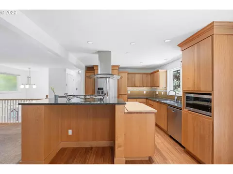 Kitchen - 2080 SE Kelly Ave, Gresham, OR 97080 photo 4 of 6