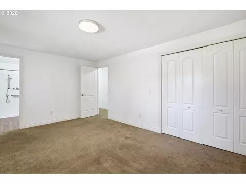 Bedroom - 2080 SE Kelly Ave, Gresham, OR 97080 photo 3 of 5