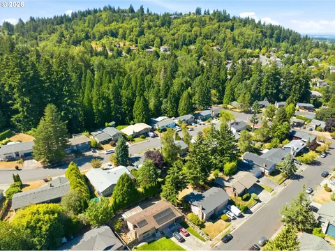 View/Area - 2080 SE Kelly Ave, Gresham, OR 97080 photo 1 of 8