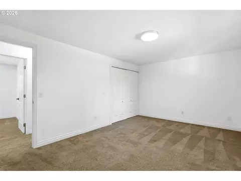 Bedroom - 2080 SE Kelly Ave, Gresham, OR 97080 photo 2 of 5