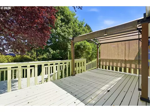 Exterior - 2080 SE Kelly Ave, Gresham, OR 97080 photo 4 of 9
