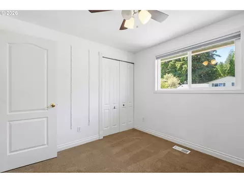 Bedroom - 2080 SE Kelly Ave, Gresham, OR 97080 photo 5 of 5
