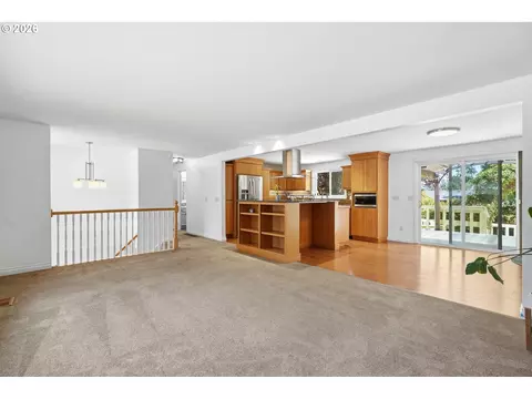 Living - 2080 SE Kelly Ave, Gresham, OR 97080 photo 4 of 9