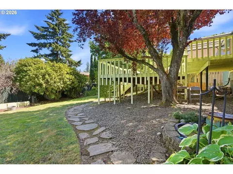 Exterior - 2080 SE Kelly Ave, Gresham, OR 97080 photo 7 of 9