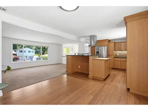 Living - 2080 SE Kelly Ave, Gresham, OR 97080 photo 3 of 9