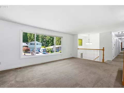 Living - 2080 SE Kelly Ave, Gresham, OR 97080 photo 5 of 9