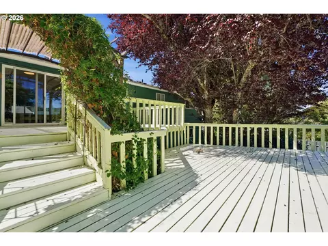 Exterior - 2080 SE Kelly Ave, Gresham, OR 97080 photo 5 of 9