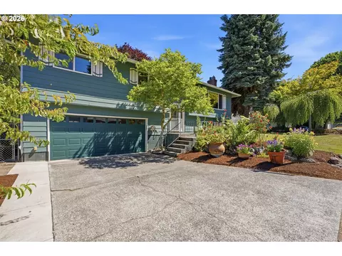 Exterior - 2080 SE Kelly Ave, Gresham, OR 97080 photo 2 of 9