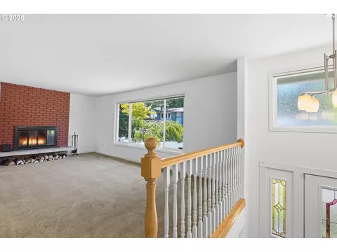 Living - 2080 SE Kelly Ave, Gresham, OR 97080 photo 1 of 9