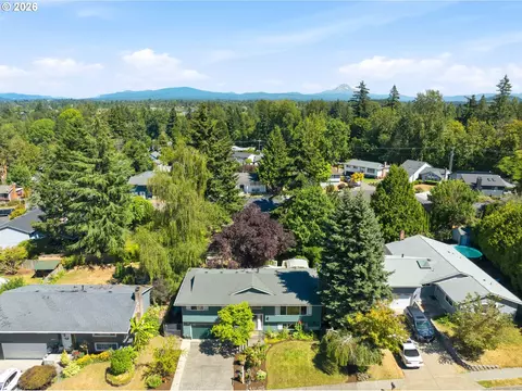 View/Area - 2080 SE Kelly Ave, Gresham, OR 97080 photo 5 of 8