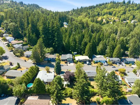 View/Area - 2080 SE Kelly Ave, Gresham, OR 97080 photo 3 of 8