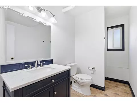 Bath - 2080 SE Kelly Ave, Gresham, OR 97080 photo 3 of 3