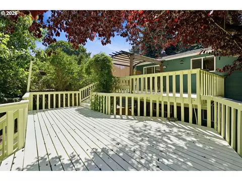 Exterior - 2080 SE Kelly Ave, Gresham, OR 97080 photo 6 of 9
