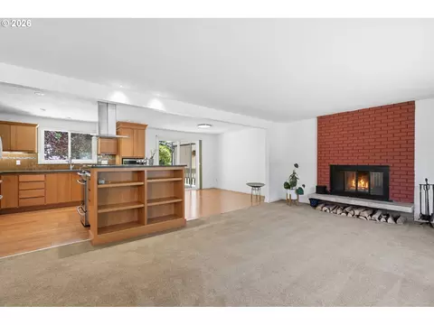 Living - 2080 SE Kelly Ave, Gresham, OR 97080 photo 2 of 9