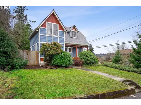 1204 7th St, Oregon City, OR 97045