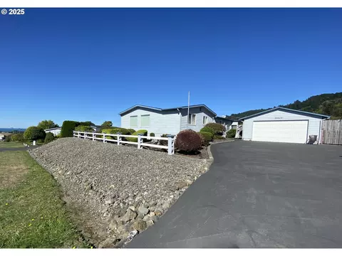 98609 Camellia Dr, Brookings, OR 97415