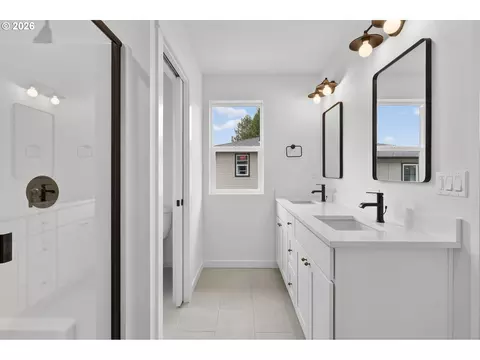 Bath - 4051 SW Mckinley St #38, Gresham, OR 97080 photo 5 of 13