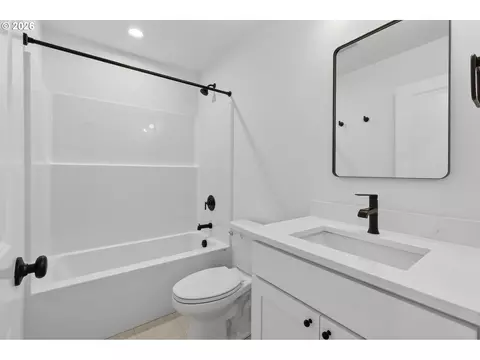 Bath - 4051 SW Mckinley St #38, Gresham, OR 97080 photo 8 of 13