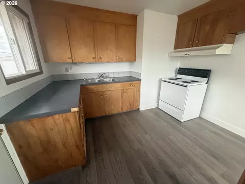 Kitchen - 805 SE 6th St, Pendleton, OR 97801 photo 2 of 4