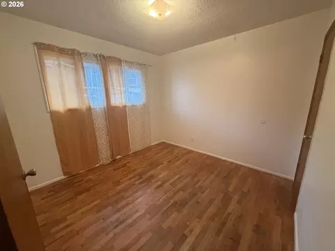 Bedroom - 805 SE 6th St, Pendleton, OR 97801 photo 1 of 5