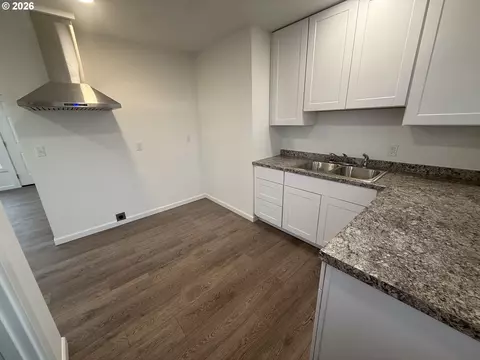 Kitchen - 805 SE 6th St, Pendleton, OR 97801 photo 3 of 4