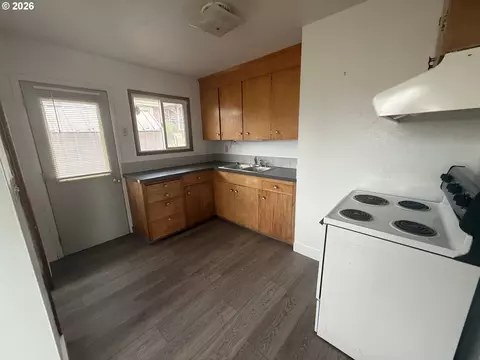 Kitchen - 805 SE 6th St, Pendleton, OR 97801 photo 1 of 4