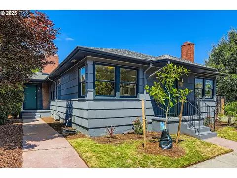 815821 NE Holman St, Portland, OR 97211