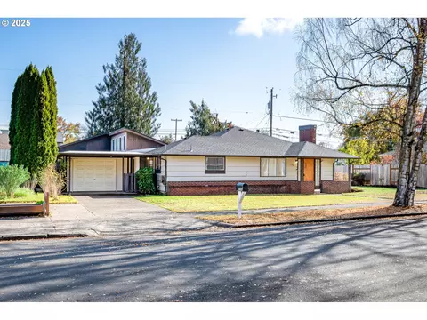 1090 Nyssa St, Junction City, OR 97448