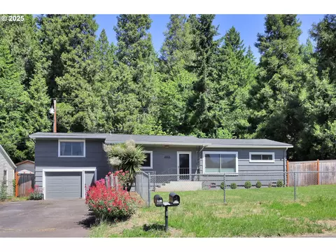 48521 E 1st St, Oakridge, OR 97463