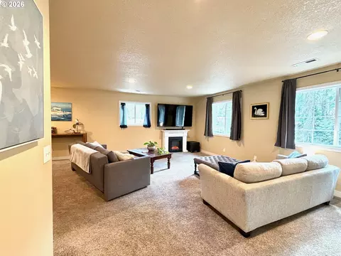 Living - 72610 Dwight St, Rainier, OR 97048 photo 2 of 4