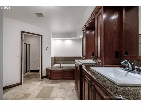 Bath - 72610 Dwight St, Rainier, OR 97048 photo 1 of 3