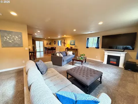 Living - 72610 Dwight St, Rainier, OR 97048 photo 3 of 4