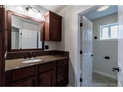 Bath - 72610 Dwight St, Rainier, OR 97048 photo 2 of 3
