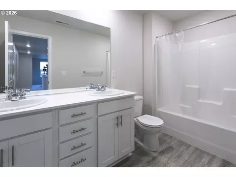 Bath - 3295 SE 36th St, Gresham, OR 97080 photo 3 of 3