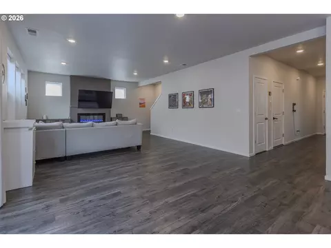 Living - 3295 SE 36th St, Gresham, OR 97080 photo 1 of 2