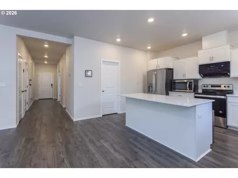 Entry Way - 3295 SE 36th St, Gresham, OR 97080 photo 2 of 4