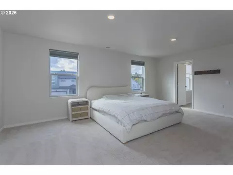 Bedroom - 3295 SE 36th St, Gresham, OR 97080 photo 2 of 5