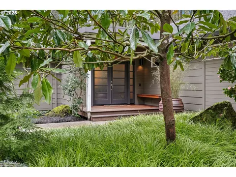 3270 SW Underwood Dr, Portland, OR 97225