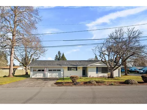 615 Sacre Ln N, Monmouth, OR 97361