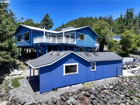 29790 Hound Dog Rd, Gold Beach, OR 97444