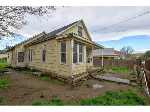 908 W 9th St, The Dalles, OR 97058