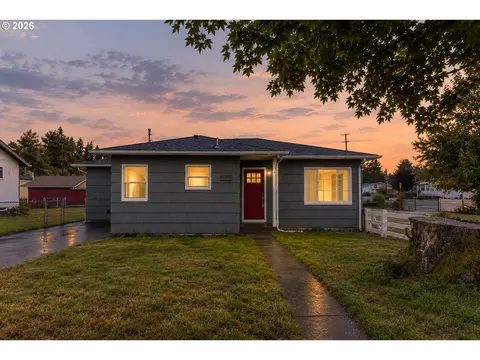 334 Roake Ave, Castle Rock, WA 98611