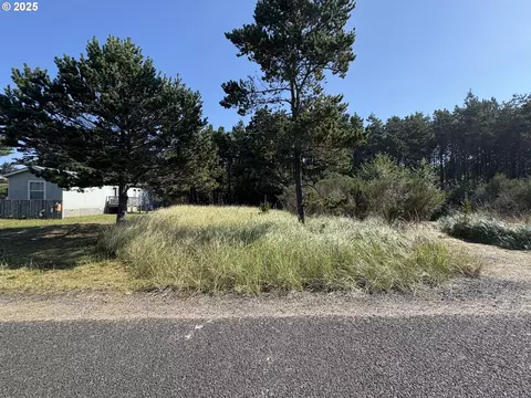 29906 H St, Ocean Park, WA 98640