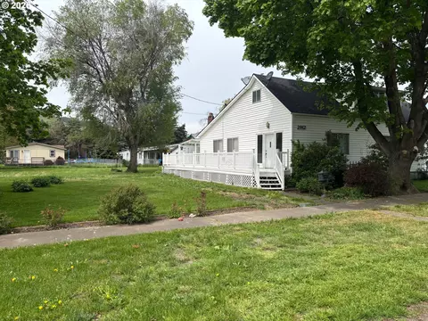 2912 N 1st St, La Grande, OR 97850