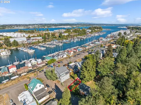 2 NE 12 Ne Bridgeton Rd, Portland, OR 97211