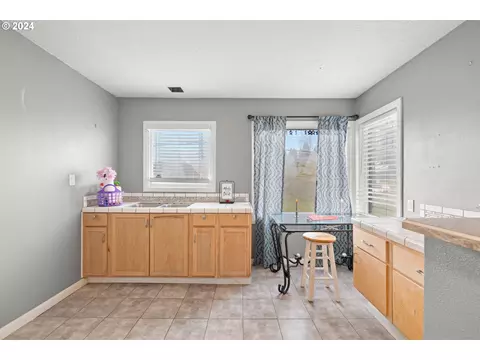 450 SE Hogan Rd, Gresham, OR 97080 photo 11