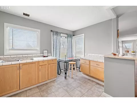 450 SE Hogan Rd, Gresham, OR 97080 photo 12
