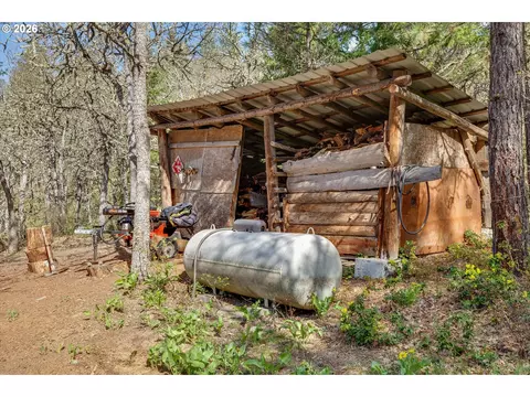 Exterior - 2215 Pine Oak Rd, Mosier, OR 97040 photo 2 of 8